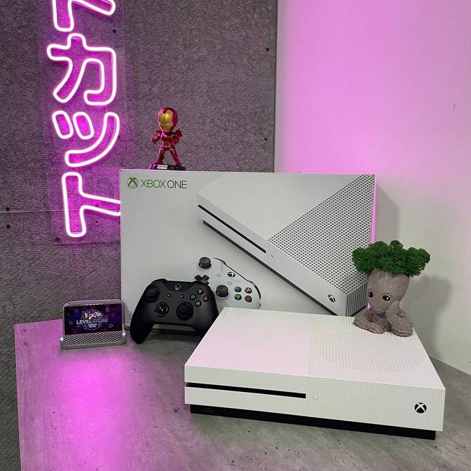 Xbox One S с геймпадом — Level Store Оренбург
